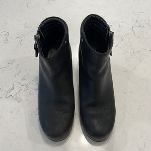 Sorel women’s waterproof bootie. Size 7.5. Good condition.